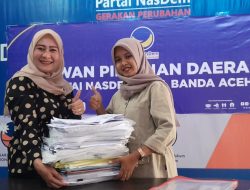 DPC Partai NasDem Meuraxa Serahkan Bukti Dukungan Masyarakat 800 Lembar KTP.