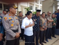 Ratusan Anggota BPD Demo Kantor Bupati dan DPRK Simeulue.