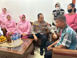 Kapolres Lhokseumawe Bersama Ketua Bhayangkari Anjangsana Ke Rumah Personel Sakit Menahun.