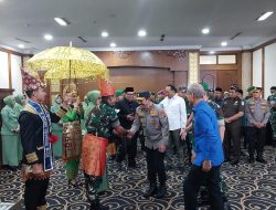 Forkopimda Sambut Pangdam IM Mayjen TNI Novi Helmy Prasetya Di Bandara SIM.