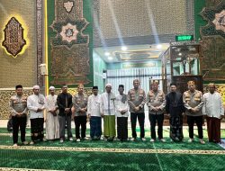 Kalemdiklat Polri Serahkan Al-qur’an Untuk Masjid Babuttaqwa Polda Aceh.