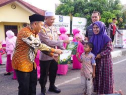 Polres Pidie bersama Bank Aceh Cabang Sigli bagikanTakjil Kepada pengguna jalan.