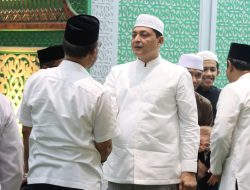 Kapolda Aceh, Wakapolda Dan PJU Polda Aceh Sholat Tarawih  Di Masjid Babuttaqwa.