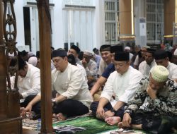 Kapolda, Wakapolda Dan PJU Polda Aceh Tarawih Di Masjid Babuttaqwa Polda Aceh.