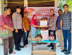 Kapolsek Gandapura Antar Bantuan Untuk Warga Kurang Mampu.