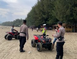 Personil Pos PAM Lhoknga Lakukan Patroli Di tempat Objek Wisata Lhoknga.