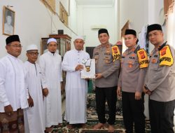 Kapolda Aceh Berikan Sumbangan untuk Masjid Agung Babussalam Sabang.