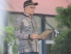 Anggota Komisi IV DPRK Banda Aceh Pimpin Upacara Di SMA Negeri 1 Krueng Barona Jaya.