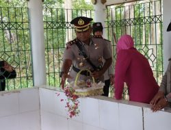 Kapolres Aceh Besar Ziarah Makam dan Tabur Bunga Di Makam Panglima Polem.