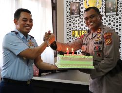 Peringati Hari Bhayangkara ke-77, Danlanud SIM Datangi Polres Aceh Besar.