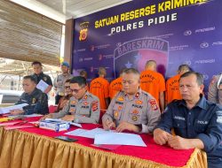 Polres Pidie Ringkus Lima Pelaku Pencurian Kabel Dan Penggelapan Mobil.