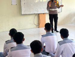 Kasat Lantas Polres Aceh Besar Lakukan Sosialisasi Kamseltibcar Lantas di SMAN 2 Unggul Ali Hasyimi.