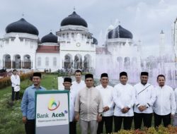 Bank Aceh Resmikan Kolam Air Mancur Masjid Raya Baiturrahman.