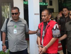 Penyidik Pidsus Kejari Banda Aceh Serahkan Tersangka Korupsi MAA Ke JPU.