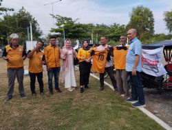 Ketua DPC Hanura Kota Banda Aceh Serahkan Bantuan Kepada Tukang Becak.
