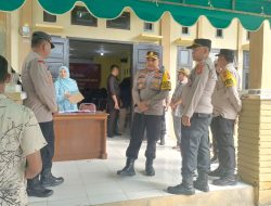 Kapolres Aceh Besar Cek Personil Pengamanan Kotak Suara Di Kantor Kantor Camat Kuta Malaka.