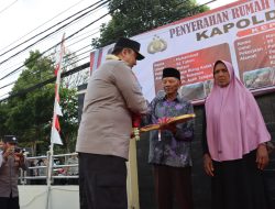 Kapolda Aceh Serahkan Bantuan Tiga Unit RLH Kepada Masyarakat Kurang Mampu.