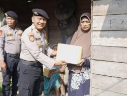 Sat Samapta Polres Pidie Bagikan Sembako Kepada Warga Kurang Mampu.