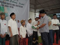 Karyawan Bank Aceh KCP Jantho Santuni Anak Yatim dan Serahkan Zakat.