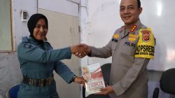 Kapolresta Banda Aceh Bagikan Buku Karya Tulisnya Untuk Mahasiswa Akademi Maritim Aceh Darussalam.