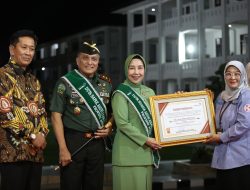 Pangdam IM dan Ny Eva Niko Fahrizal Dikukuhkan Sebagai Bapak dan Bunda Asuh Duta Anak Stunting oleh BKKBN Provinsi Aceh.