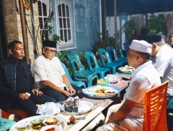 Pj Gubernur Aceh Bersama Ketua DPRA Takziah Ke Rumah Duka Mertua Abu Razak.