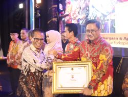 Kapolda Aceh Terima Penghargaan Serambi Awards 2024.