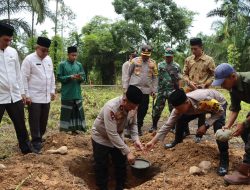 Wakapolda Aceh Lakukan Peletakan Batu Pertama Pembangunan Masjid Pesantren Babul Ulum.