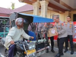 Wakapolda Aceh Armia Fahmi Bagikan 1.200 Paket Sembako Di 11 Kecamatan Aceh Tamiang.