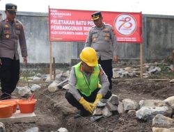 Kapolresta Banda Aceh Lakukan Peletakkan Batu Pertama Rumah Tgk Hasyem.