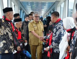 Pj Gubernur Lepas Jamaah Umrah Perdana Penerbangan Langsung Aceh-Jeddah Musim 1446 Hijriah