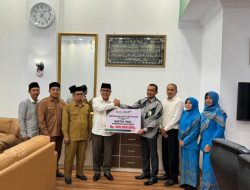 Bank Aceh Cabang Meulaboh Serahkan Zakat Perusahaan Rp 500 juta.