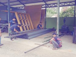 Pemasangan Kanopi dan Tulisan Akrelik di SMPN 1 Banda Aceh Dimulai.
