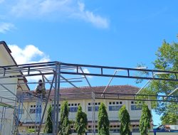 Pemasangan Kanopi dan Tulisan Akrilik di SMPN 1 Banda Aceh Memasuki Hari ke-27.