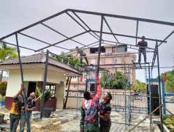 Pemasangan Kanopi dan Tulisan Akrilik di SMPN 1 Banda Aceh Memasuki Hari ke-19