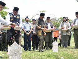 Pj Gubernur Safrizal bersama Kepala BNPB Tanam Mangrove di Kuala Cangkoi.