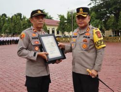 Kapolres Aceh Tamiang Serahkan Penghargaan Kepada Polsek Seruway.