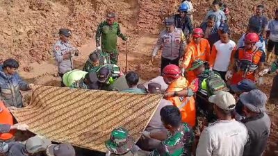 Pangdam IM Bantu Evakuasi Korban Tanah Longsor Di Aceh Tengah.