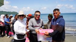 Pangdam IM Tinjau Tradisi tarik Pukat Di Pantai lam Teungoh Ujong Pancu.