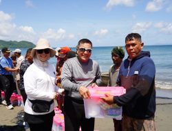 Pangdam IM Tinjau Tradisi tarik Pukat Di Pantai lam Teungoh Ujong Pancu.