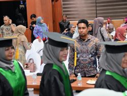 Plt Kadinsos Aceh Besar Hadiri Wisuda Akbar Lansia.