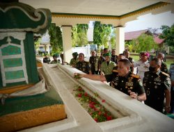 Peringati HUT Kodam Ke 68, Pangdam IM Ziarah Ke Makam Sultan Iskandar Muda.