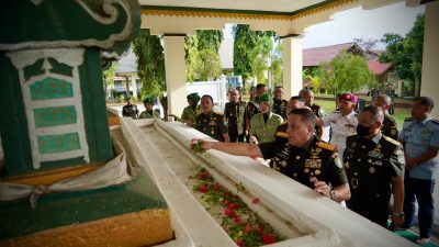 Peringati HUT Kodam Ke 68, Pangdam IM Ziarah Ke Makam Sultan Iskandar Muda.