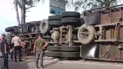 Kecelakaan Truck Tronton Dengan Hiace Di Pidie 5 Orang Meninggal.