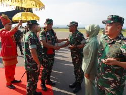 Pangdam IM didampingi Ketua Persit KCK Daerah IM sambut Kasad Maruli di Bandara Malikusaleh.