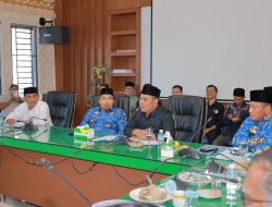 Pj Bupati Iswanto Kenalkan Perangkat Daerah Kepada Bupati dan Wakil Bupati Aceh Besar Terpilih.