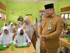 Pj Gubernur Aceh Tinjau Program Makan Bergizi Gratis Di SMA Negeri 16 Banda Aceh.