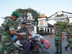 Program Jum’at Berkah, Kodam IM Bagi Ratusan Paket Makan Gratis.