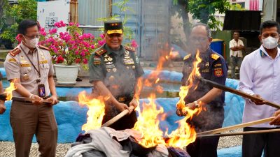 Pangdam Iskandar Muda Hadiri Pemusnahan Barang Hasil Penindakan Bea Cukai Aceh.