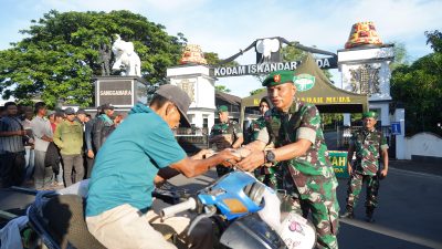 Kodam IM Bagikan 163 Paket Makan Gratis Di Jum’at Berkah.